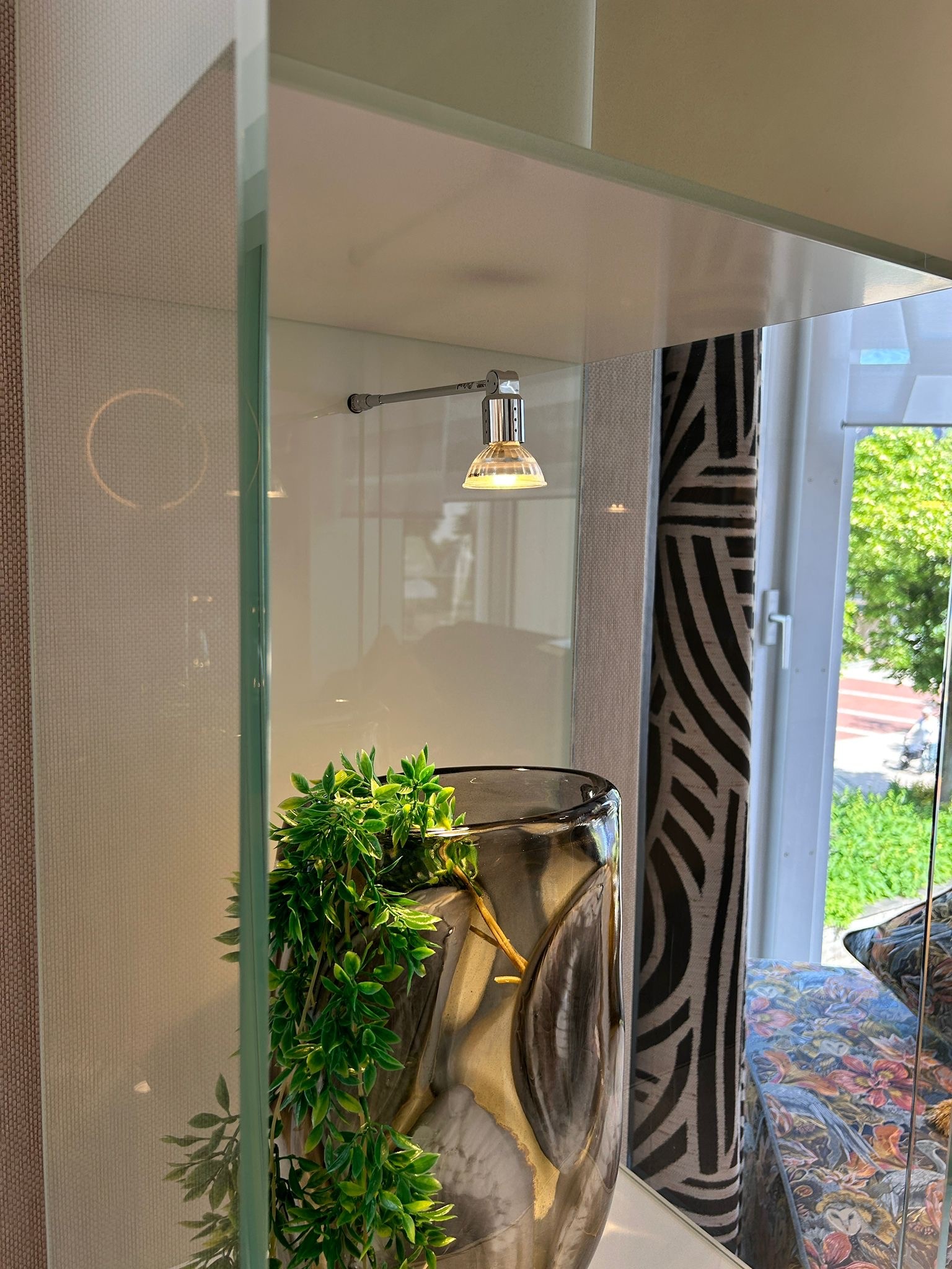 Mehr über den Artikel erfahren Glasvitrine