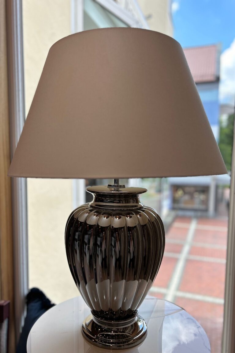 Mehr über den Artikel erfahren Tischleuchte