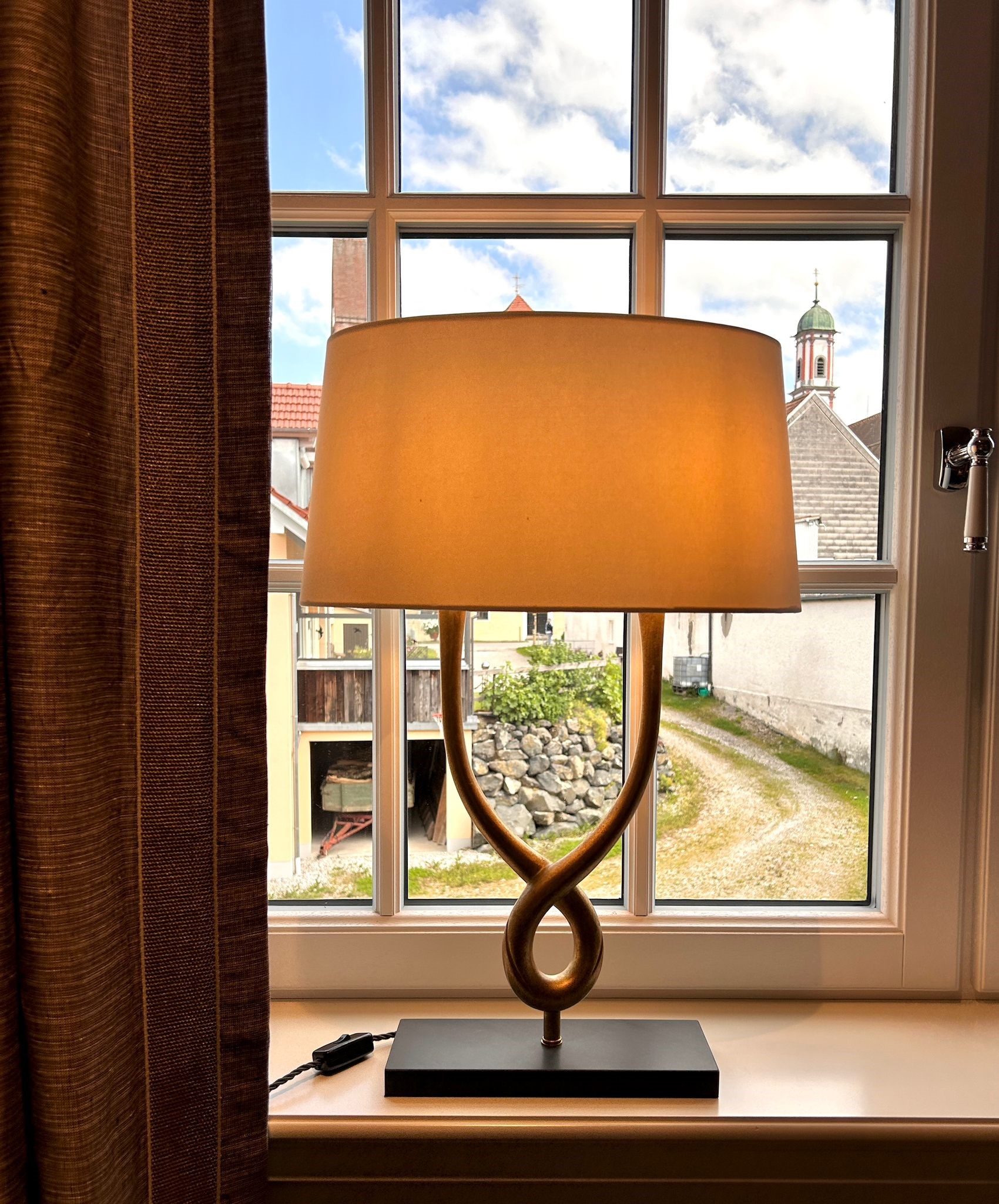 Mehr über den Artikel erfahren Tischlampe Organic Loop